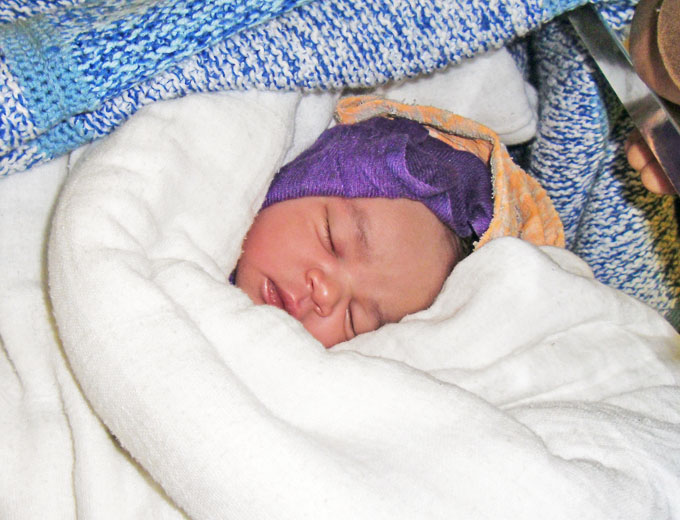Eines von 80 bis 90 Babys, die jeden Monat im Medizinischen Zentrum das Licht der Welt erblicken.